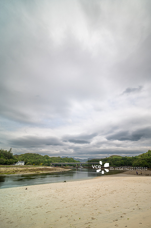苏格兰莫拉尔银沙滩的云景。图片素材