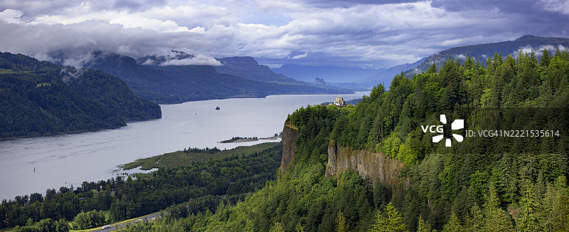 哥伦比亚河峡谷的皇冠点景观屋。图片素材