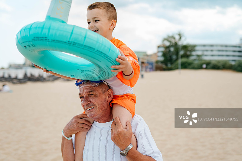 我们在海滩的快乐时光图片素材