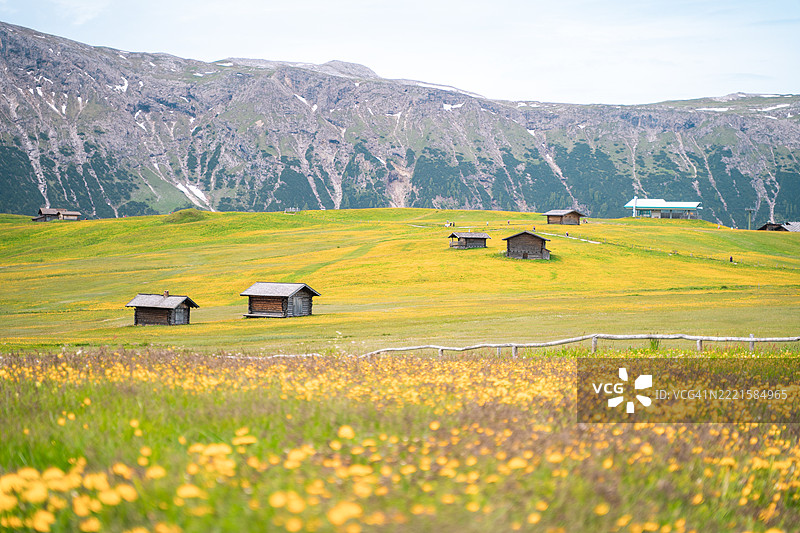 意大利多洛米蒂的阿尔卑斯夏季自然风光图片素材