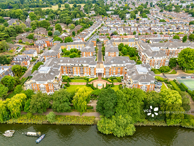 里士满泰晤士河畔的住宅区图片素材