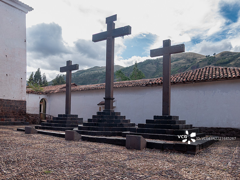 安达瓦利利亚斯教堂外的三十字架，被誉为南美的西斯廷礼拜堂，位于秘鲁库斯科。图片素材