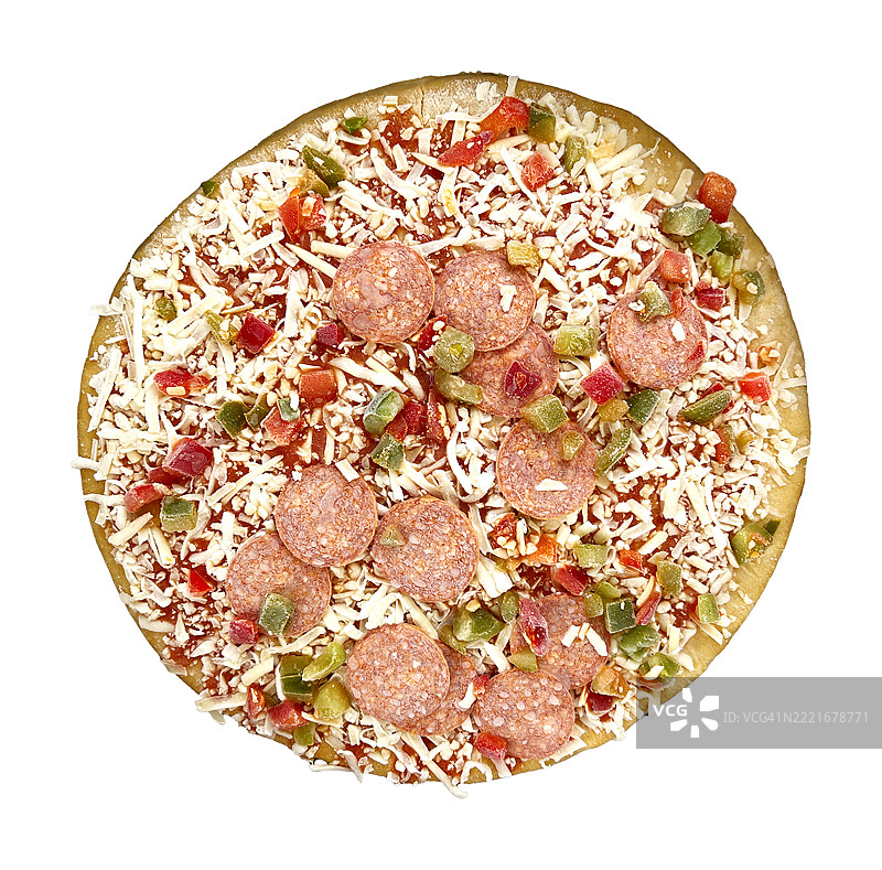 美式风格的比萨饼，配有辣椒和意大利香肠，白色背景图片素材