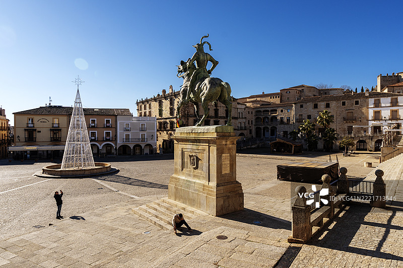 特鲁希略主广场的皮萨罗骑马雕像图片素材