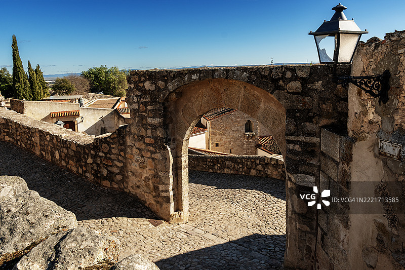 从观景台俯瞰特鲁希略市。西班牙，埃斯特雷马杜拉，卡塞雷斯。图片素材