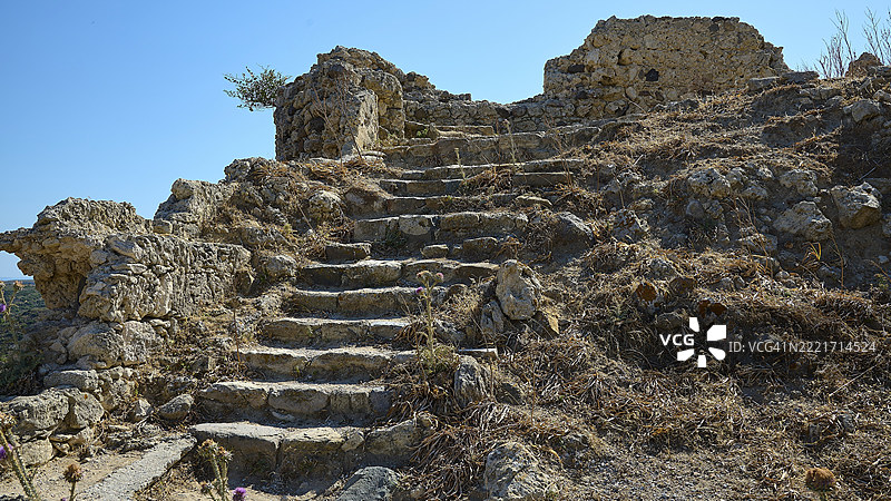 希腊科斯岛安提马希亚中世纪城堡遗址的破旧石阶，圣约翰城堡，多德卡尼斯群岛，希腊，欧洲图片素材