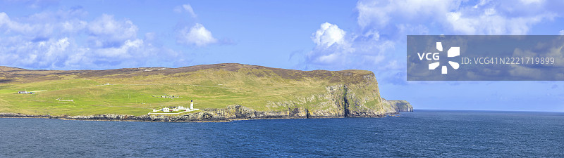 英格兰的苏格兰设得兰风景，悬崖、海洋景观和绿色牧场图片素材