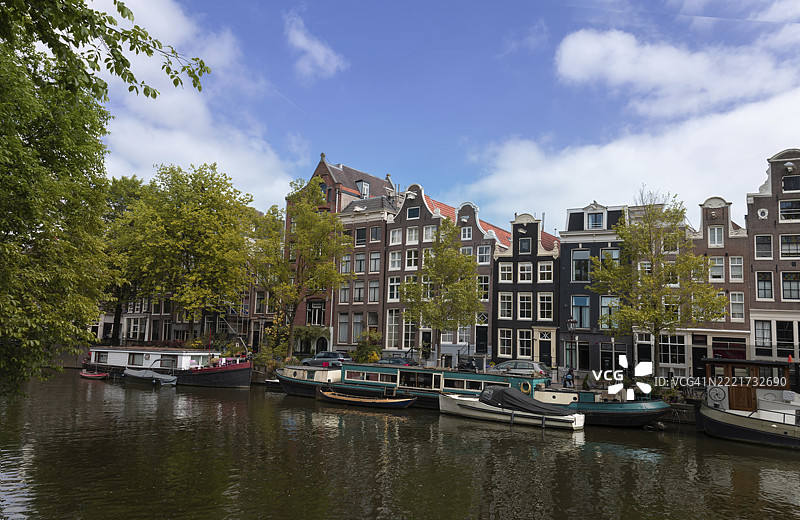 荷兰，阿姆斯特丹的运河，风景如画的桥梁和历史悠久的市中心，联合国教科文组织世界遗产地图片素材