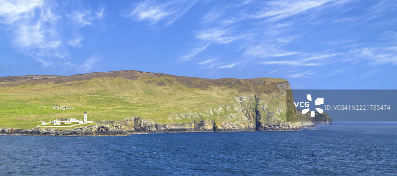 英格兰的苏格兰设得兰风景，悬崖、海洋景观和绿色牧场图片素材
