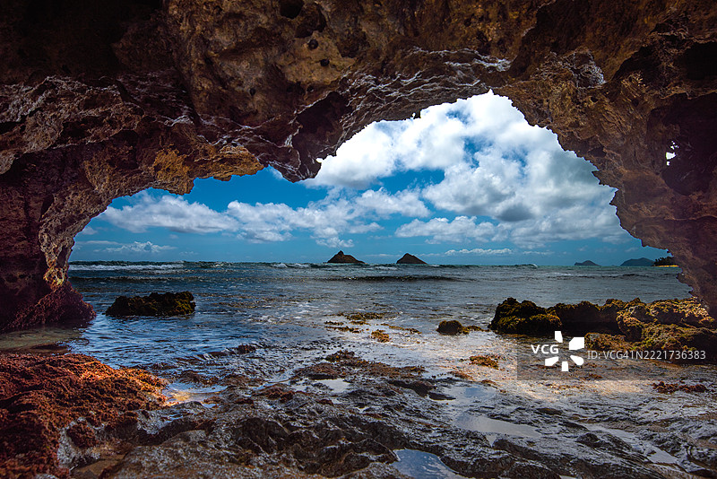 夏威夷， 美国，熔岩洞穴中的海洋景观图片素材