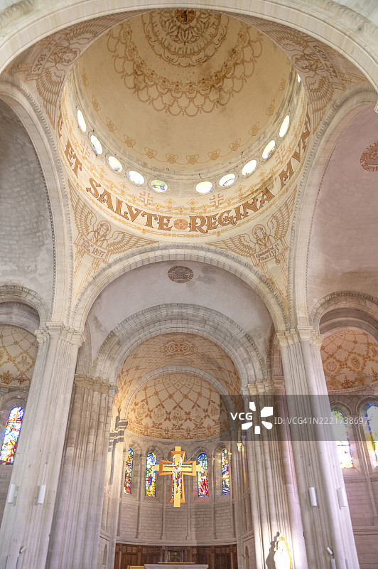 19世纪末新拜占庭风格的诺特尔达姆·德·佩拉古德大教堂墓穴，位于新阿基坦大区洛特-加龙省的佩讷达日奈。图片素材