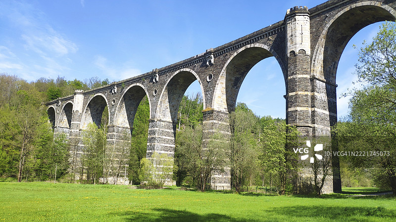 赫茨多夫高架桥，曾经的铁路桥，横跨弗洛哈谷，赫茨多夫，萨克森，德国，欧洲图片素材