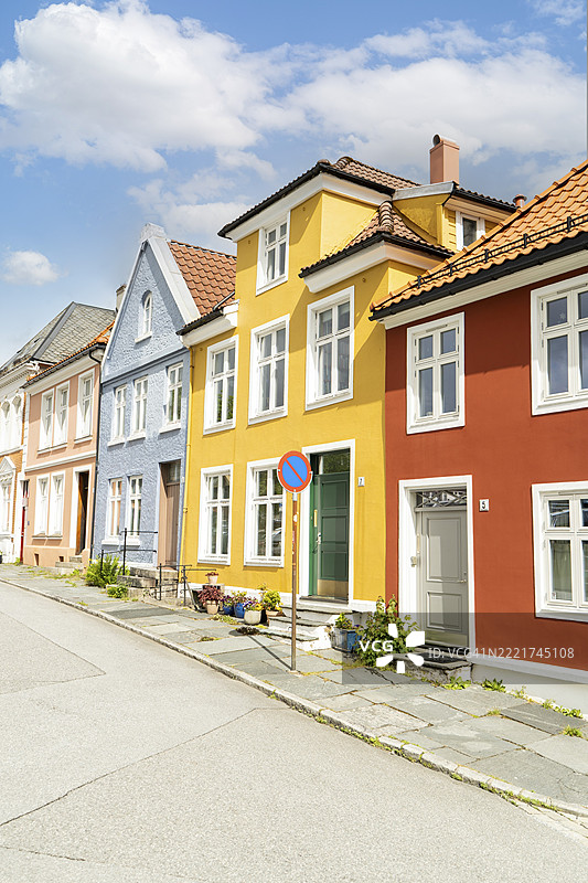 挪威欧洲卑尔根迷人的诺德内斯区的多彩住宅图片素材
