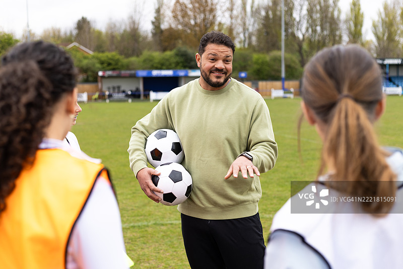 教练对足球队的简报图片素材