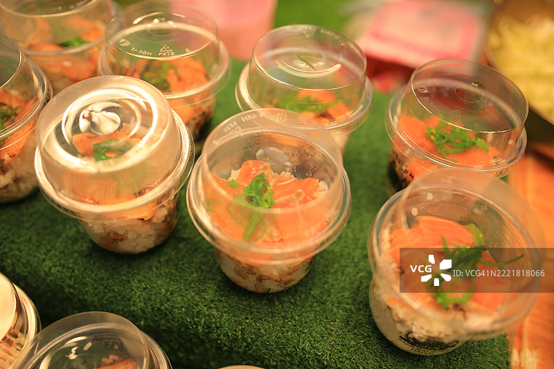 三文鱼刺身。图片素材