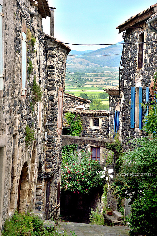 阿尔巴-拉-罗曼，房屋之间的拱门图片素材