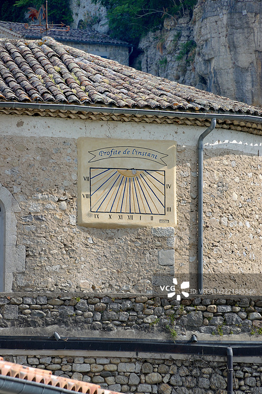 拉博姆，圣皮埃尔教堂的日晷。图片素材