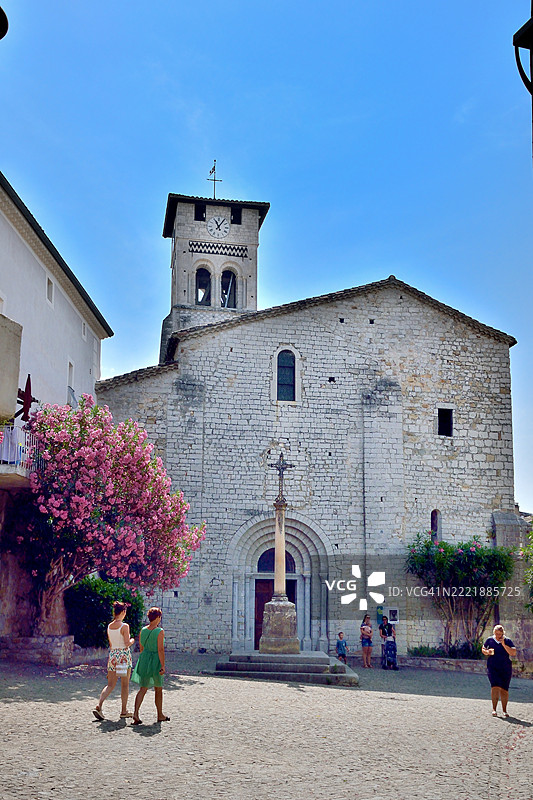 鲁姆斯，历史中心的圣皮埃尔教堂。图片素材