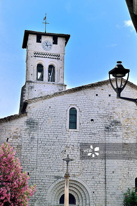 鲁姆斯，历史中心的圣皮埃尔教堂。图片素材