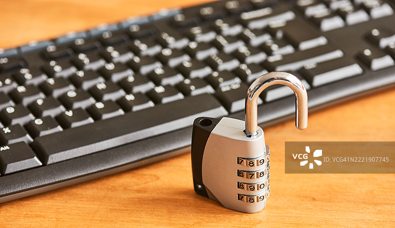 带键盘的挂锁。图片素材