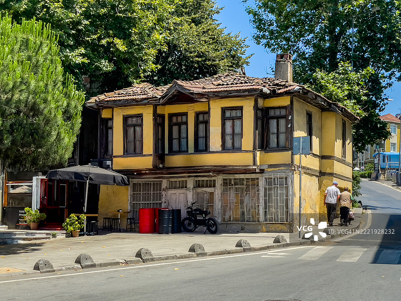 在混凝土丛林中仍然生存于凯梅尔布尔戈兹村图片素材