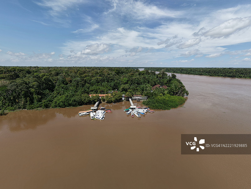 亚马逊河畔的塔图潘社区鸟瞰图 - 巴西图片素材