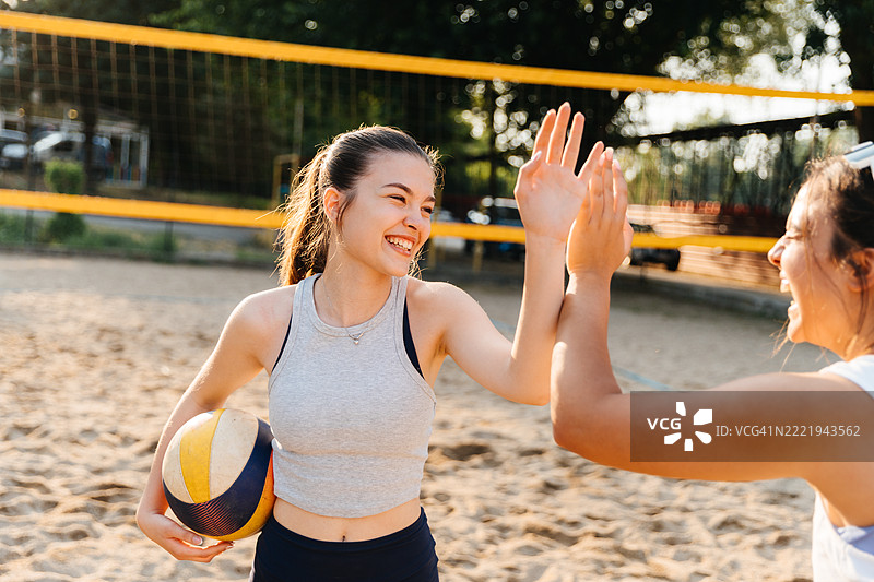 一起为比赛欢呼图片素材