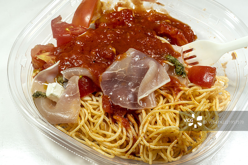 冷意大利面配火腿和奶油奶酪图片素材