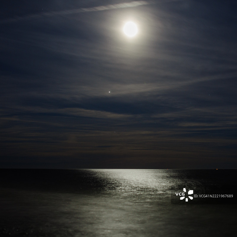 夜晚的海岸风景图片素材
