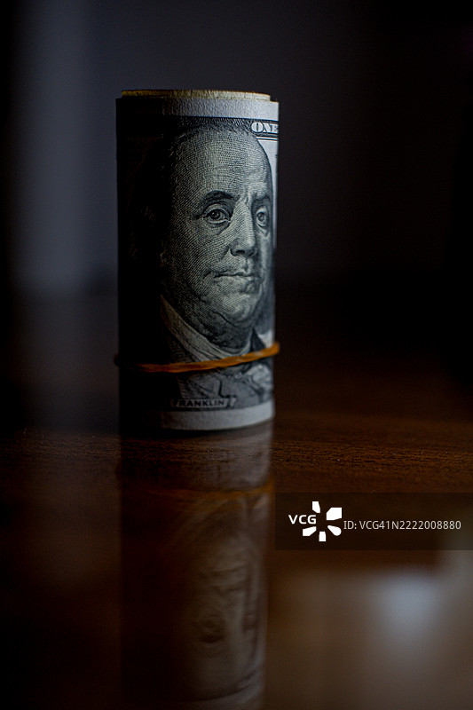 孤立的美元卷，特写富兰克林肖像图片素材