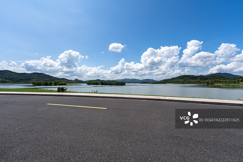 城市公园中的道路图片素材