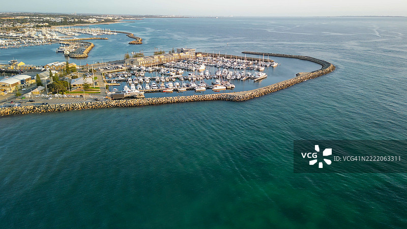 西澳大利亚阳光明媚的下午，弗里曼特尔港的鸟瞰图图片素材