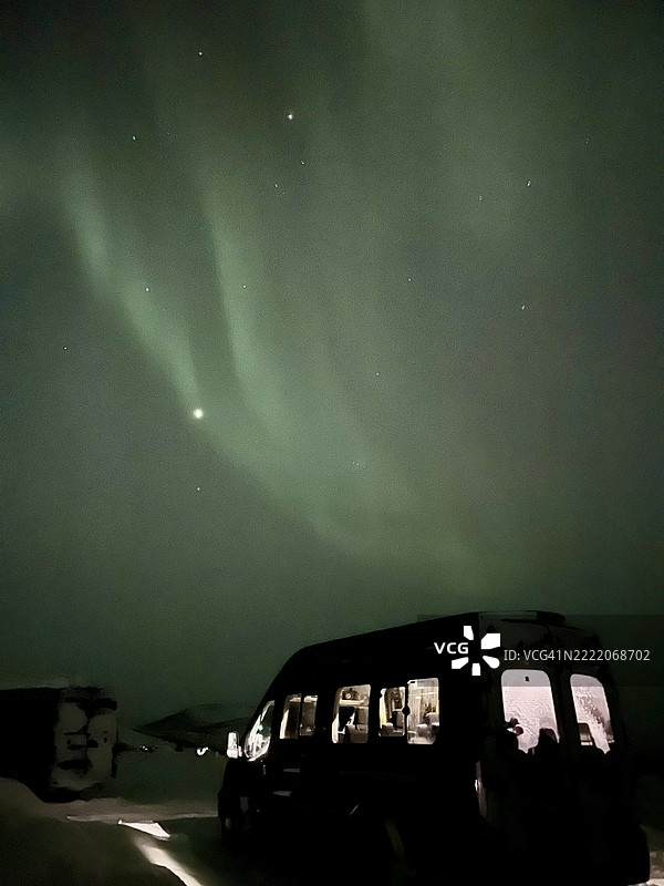 挪威 - 极光与露营者图片素材