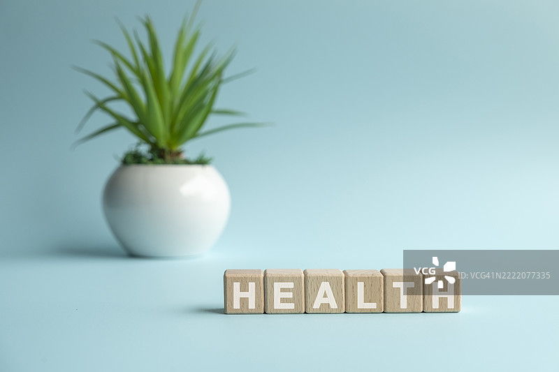 木块上的健康文字，留有空白空间图片素材