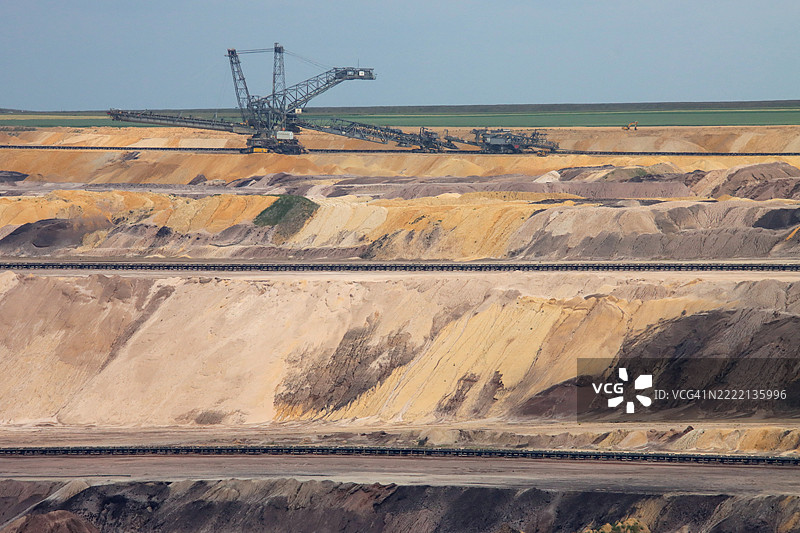 德国加尔茨韦勒的褐煤露天矿开采图片素材