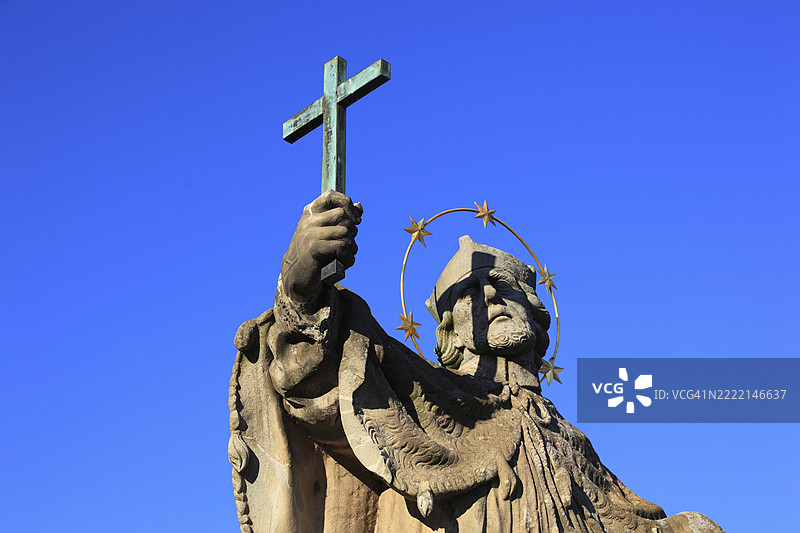 德国巴伐利亚州下法兰肯地区维尔茨堡老主桥上的圣约翰·内波穆克图片素材