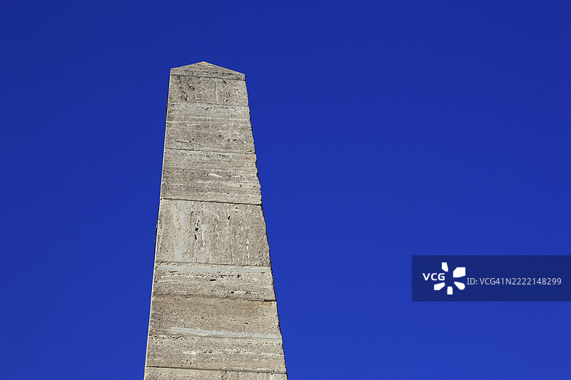 方尖碑，市场喷泉呈方尖碑形状，维尔茨堡，下弗兰肯，巴伐利亚，德国，欧洲图片素材