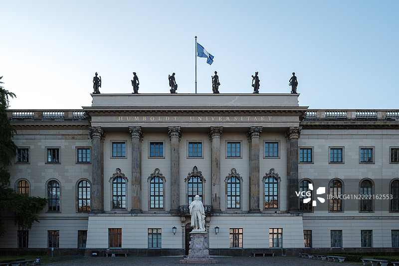 洪堡大学主楼的宏伟新古典主义外立面图片素材