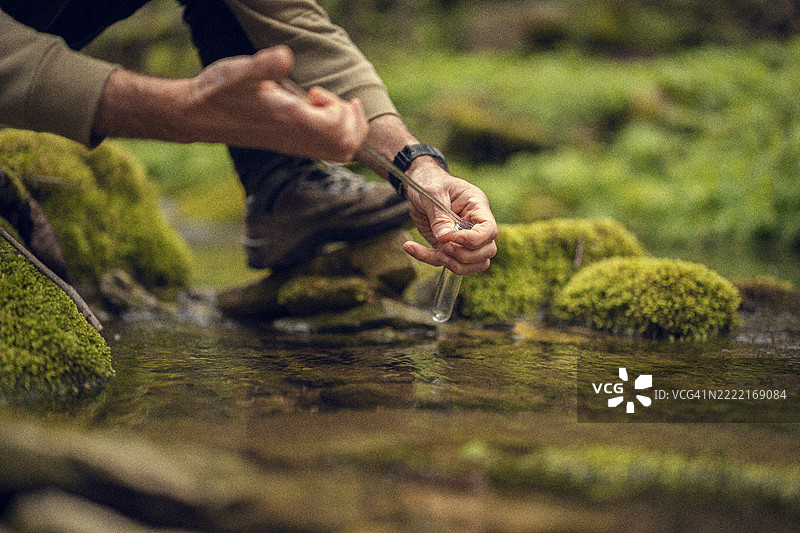 水生态野外工作与移动实验室。淡水保护图片素材