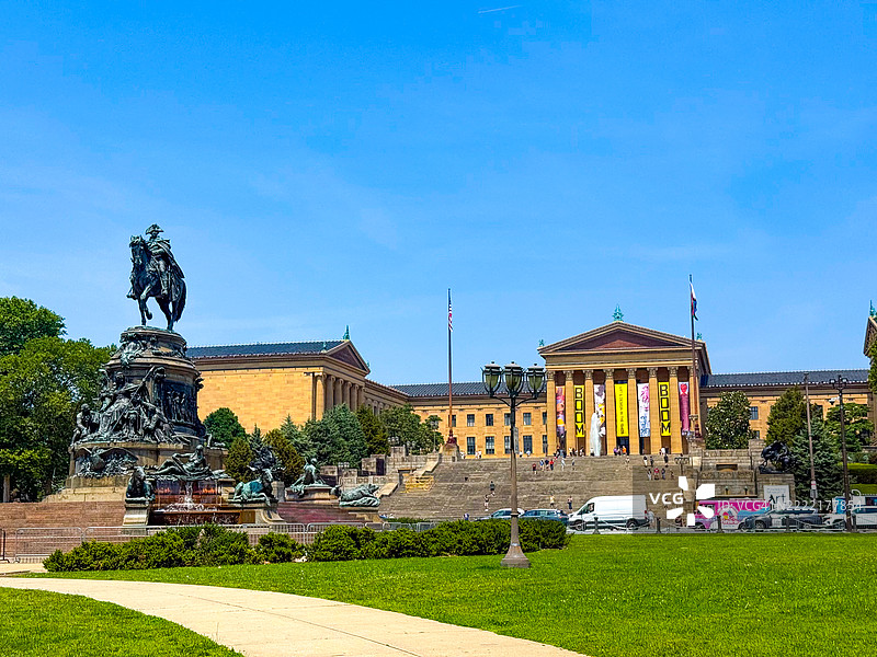 费城的埃金斯广场，费城艺术博物馆和华盛顿纪念碑图片素材