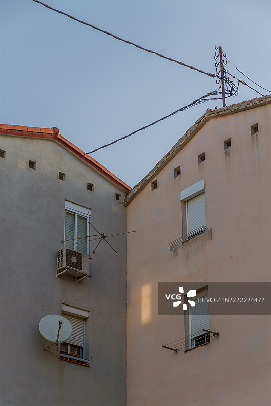 街角的住宅楼图片素材