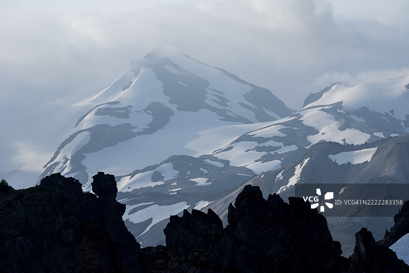 不列颠哥伦比亚省的山脉和冰川的鸟瞰图图片素材