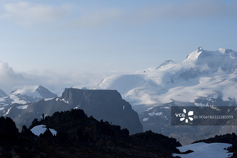 不列颠哥伦比亚省的山脉和冰川的鸟瞰图图片素材