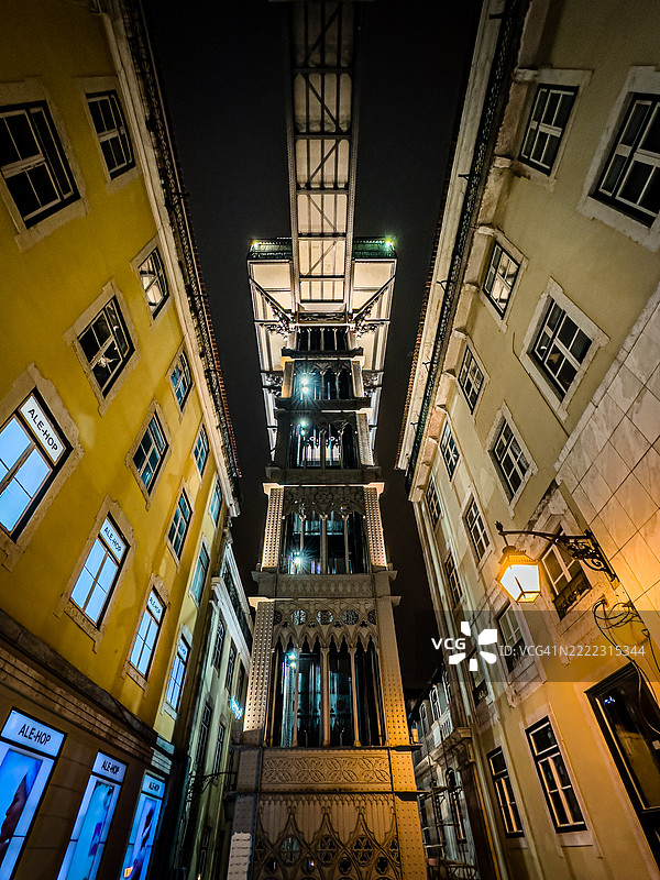 里斯本的圣胡斯塔电梯夜景，葡萄牙。III图片素材