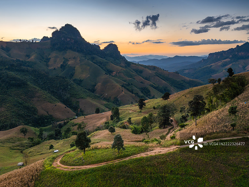 泰国梅洪顺省旁马帕区的山脉鸟瞰图图片素材