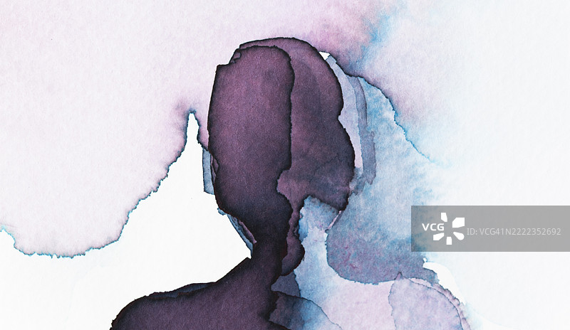 柔和渐变色调中沉思者的水彩剪影图片素材