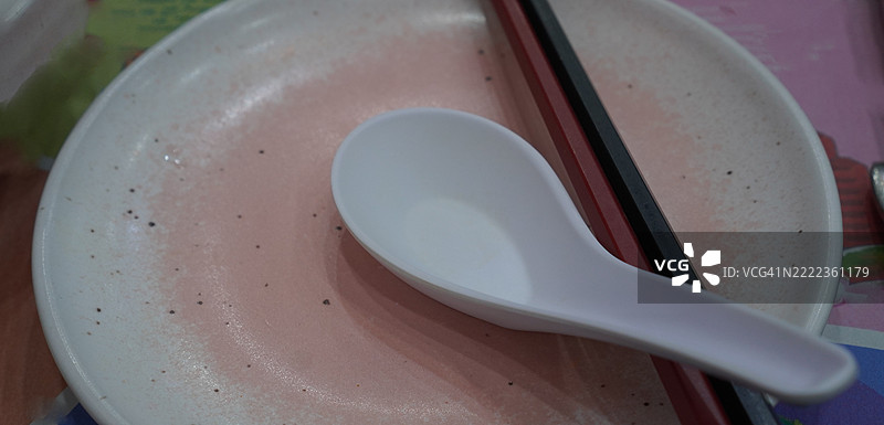 盘子上的筷子图片素材