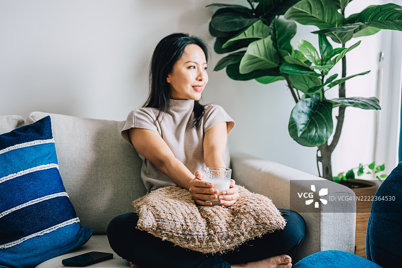 滋养时刻：牛奶带来的力量与能量图片素材