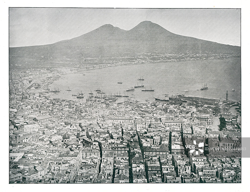 老版雕刻插图，描绘了位于意大利坎帕尼亚的那不勒斯湾的维苏威火山，这是一座索玛火山-层状火山。图片素材