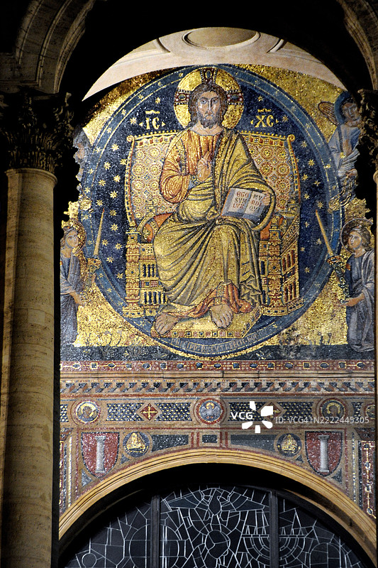 圣玛丽亚大教堂 - 菲利波·鲁苏蒂的《基督在门廊》 - 从广场拍摄图片素材